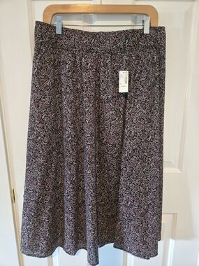 NWT Reitmans Midi Skirt in Black with Pink Leaf Print